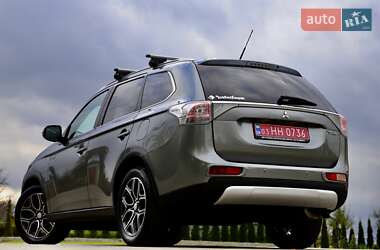 Внедорожник / Кроссовер Mitsubishi Outlander 2016 в 