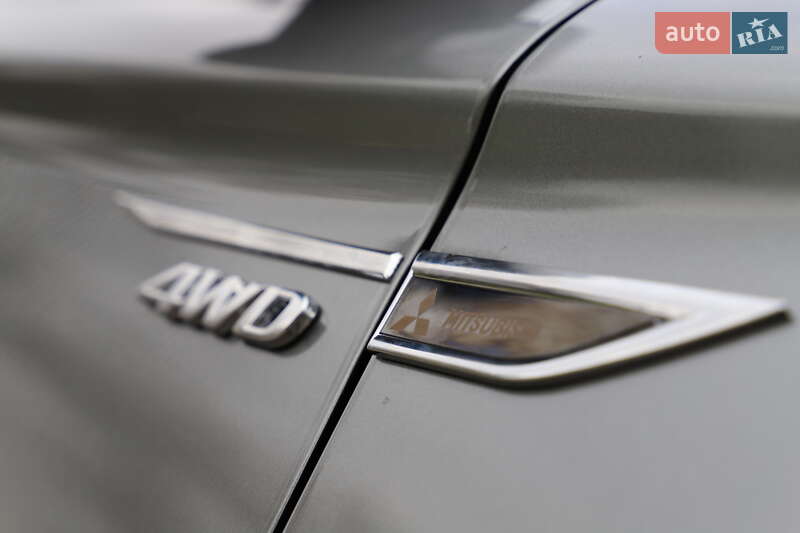 Внедорожник / Кроссовер Mitsubishi Outlander 2016 в Дрогобыче