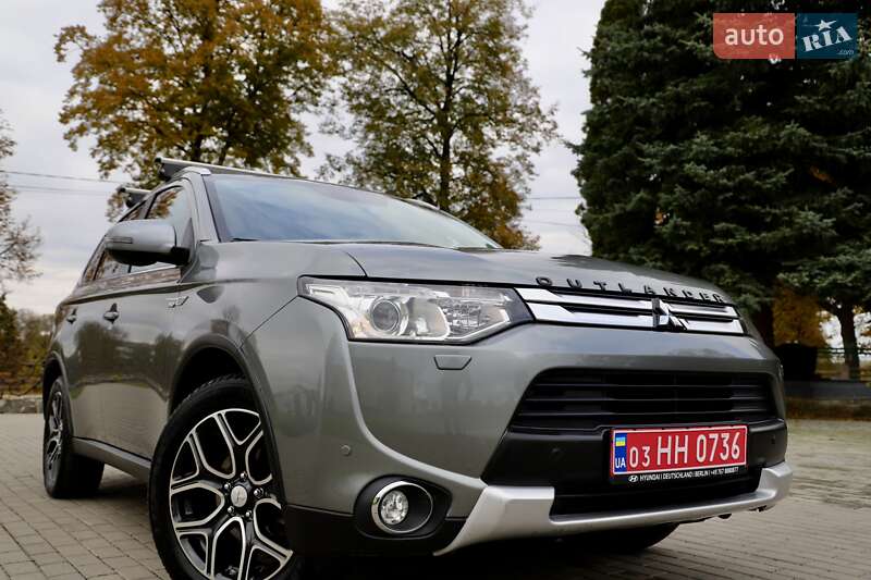 Внедорожник / Кроссовер Mitsubishi Outlander 2016 в Дрогобыче