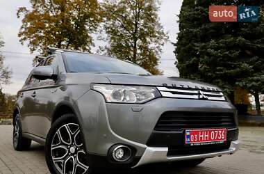 Внедорожник / Кроссовер Mitsubishi Outlander 2016 в 