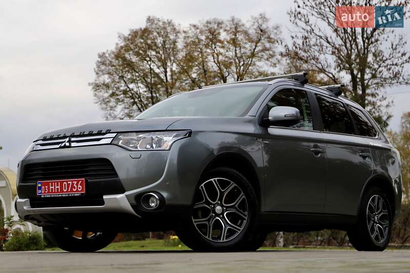 Внедорожник / Кроссовер Mitsubishi Outlander 2016 в Дрогобыче