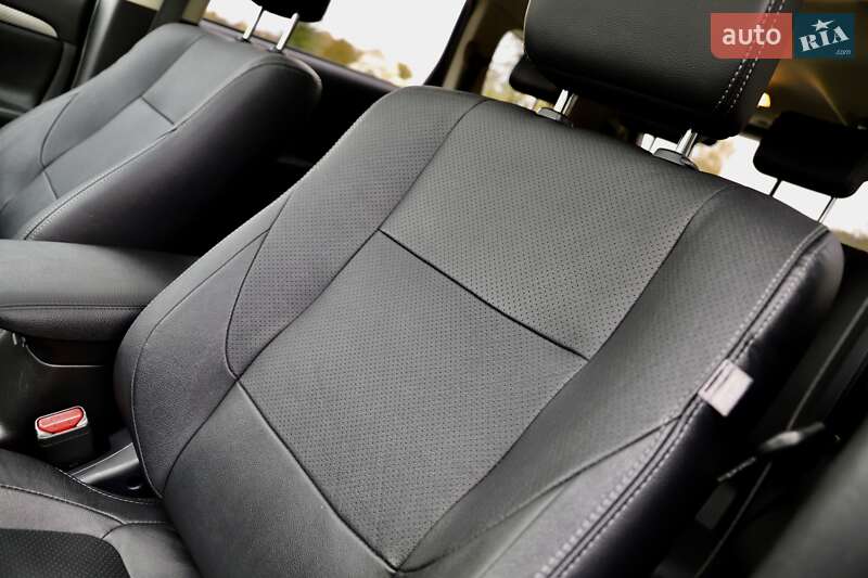Внедорожник / Кроссовер Mitsubishi Outlander 2016 в Дрогобыче