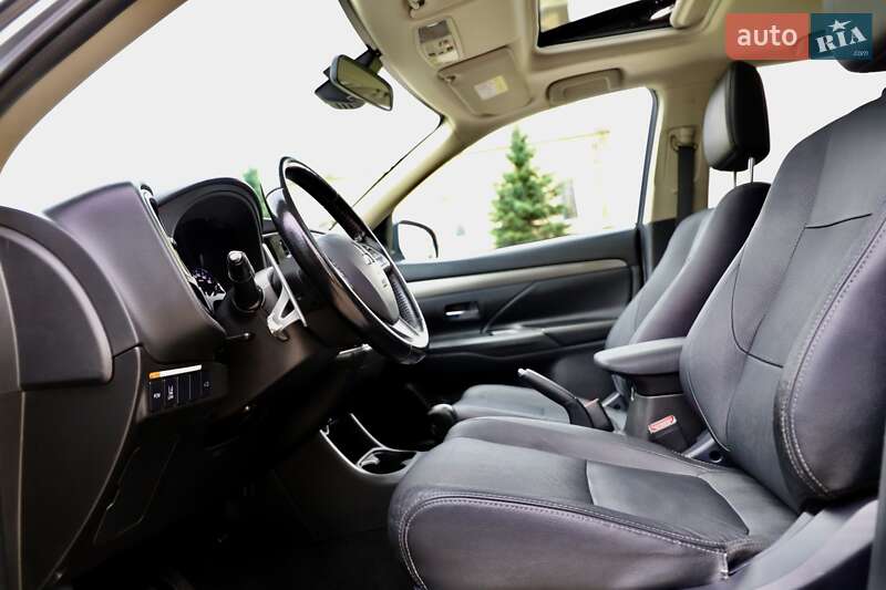 Внедорожник / Кроссовер Mitsubishi Outlander 2016 в Дрогобыче