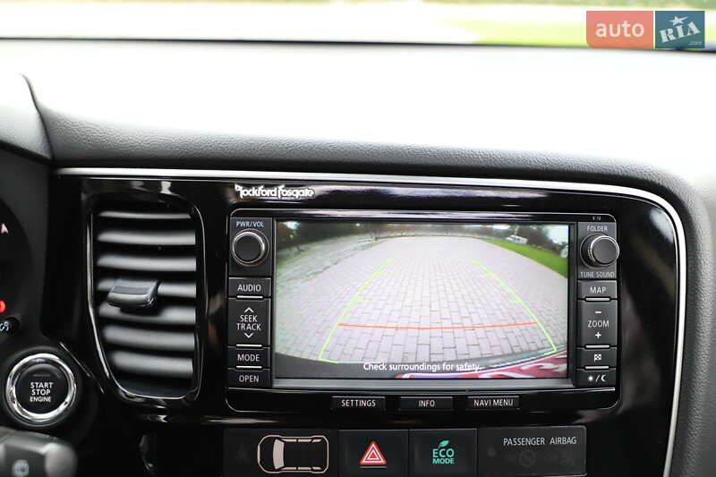 Внедорожник / Кроссовер Mitsubishi Outlander 2016 в Дрогобыче