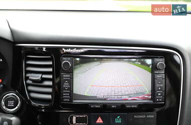 Внедорожник / Кроссовер Mitsubishi Outlander 2016 в 
