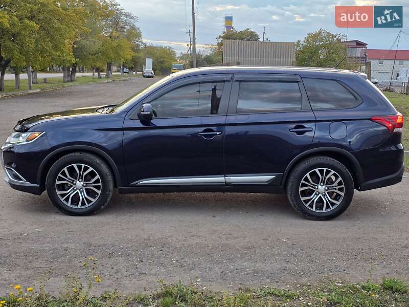 Внедорожник / Кроссовер Mitsubishi Outlander 2016 в Одессе