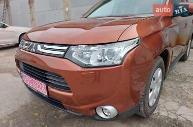 Позашляховик / Кросовер Mitsubishi Outlander 2013 в  фото 6 Позашляховик / Кросовер Mitsubishi Outlander 2013 в