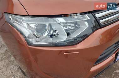 Позашляховик / Кросовер Mitsubishi Outlander 2013 в  фото 10 Позашляховик / Кросовер Mitsubishi Outlander 2013 в