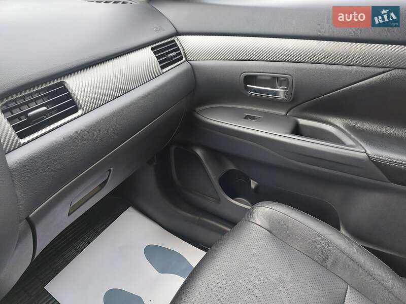 Позашляховик / Кросовер Mitsubishi Outlander 2013 в Рівному фото 30 Позашляховик / Кросовер Mitsubishi Outlander 2013 в Рівному