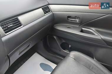 Позашляховик / Кросовер Mitsubishi Outlander 2013 в  фото 30 Позашляховик / Кросовер Mitsubishi Outlander 2013 в