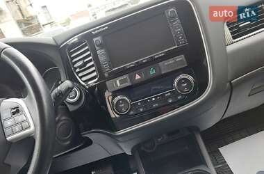 Позашляховик / Кросовер Mitsubishi Outlander 2013 в  фото 45 Позашляховик / Кросовер Mitsubishi Outlander 2013 в