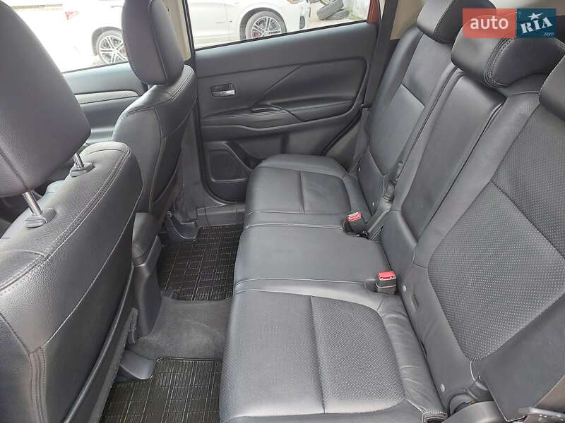 Позашляховик / Кросовер Mitsubishi Outlander 2013 в Рівному фото 52 Позашляховик / Кросовер Mitsubishi Outlander 2013 в Рівному
