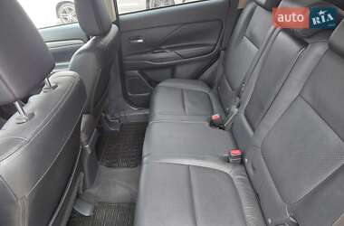 Позашляховик / Кросовер Mitsubishi Outlander 2013 в  фото 52 Позашляховик / Кросовер Mitsubishi Outlander 2013 в