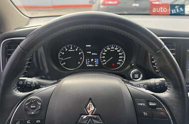 Позашляховик / Кросовер Mitsubishi Outlander 2021 в  фото 2 Позашляховик / Кросовер Mitsubishi Outlander 2021 в