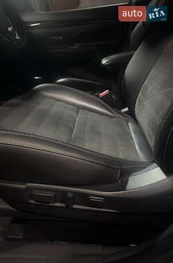 Позашляховик / Кросовер Mitsubishi Outlander 2021 в  фото 15 Позашляховик / Кросовер Mitsubishi Outlander 2021 в