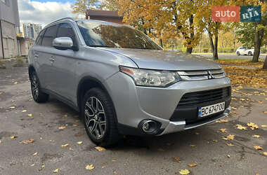 Позашляховик / Кросовер Mitsubishi Outlander 2014 в Львові