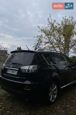 Внедорожник / Кроссовер Mitsubishi Outlander 2010 в 