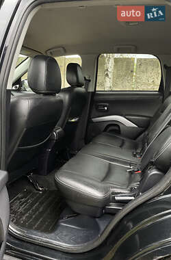 Внедорожник / Кроссовер Mitsubishi Outlander 2010 в 