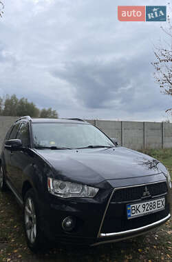 Внедорожник / Кроссовер Mitsubishi Outlander 2010 в 