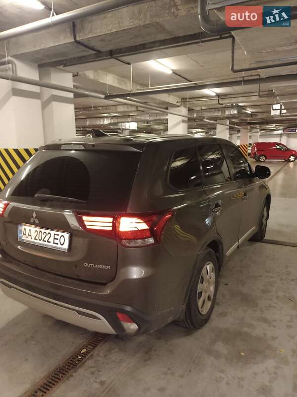 Внедорожник / Кроссовер Mitsubishi Outlander 2018 в Киеве фото 6 Внедорожник / Кроссовер Mitsubishi Outlander 2018 в Киеве