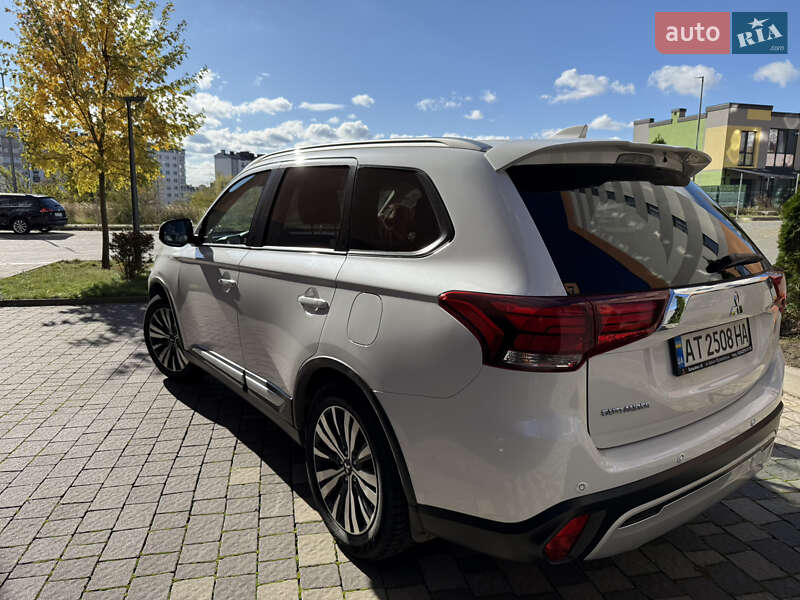 Внедорожник / Кроссовер Mitsubishi Outlander 2021 в Ивано-Франковске