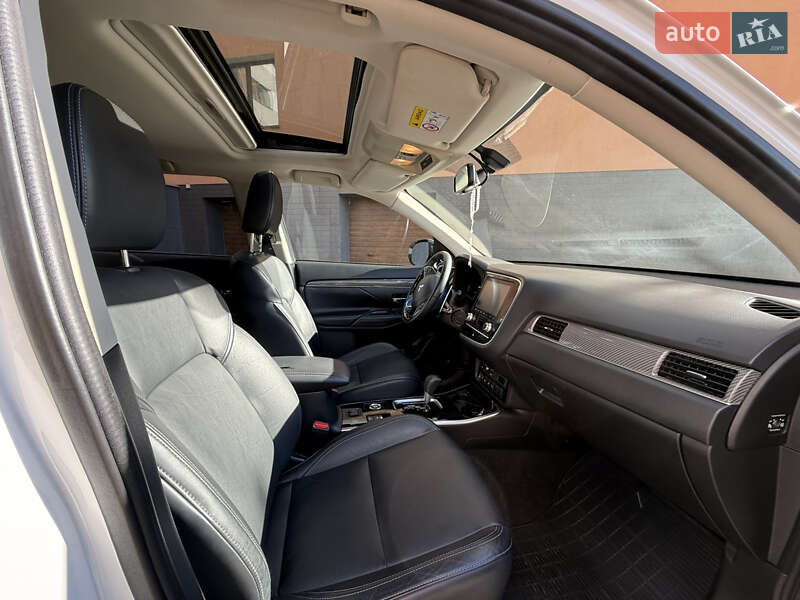 Внедорожник / Кроссовер Mitsubishi Outlander 2021 в Ивано-Франковске