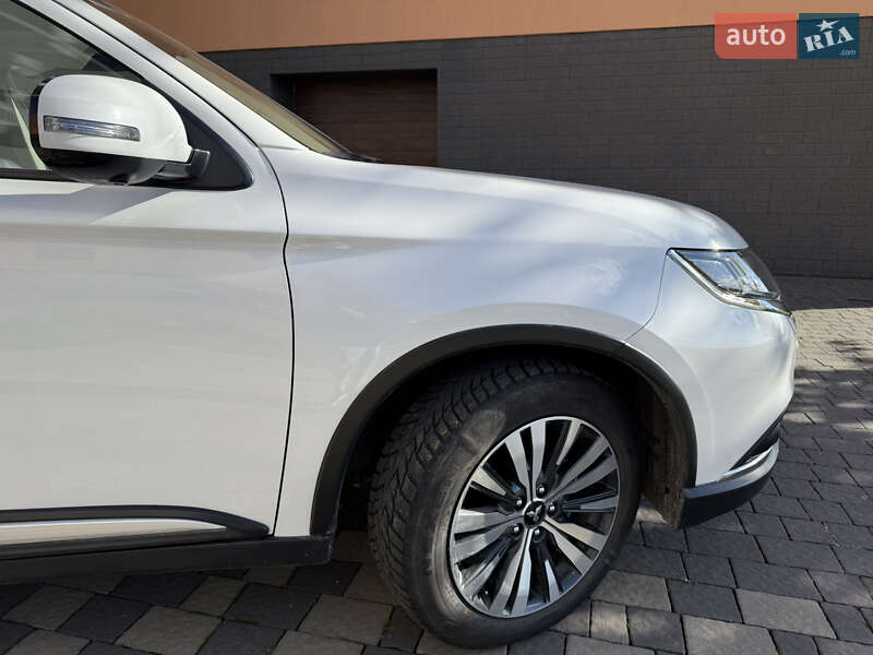 Внедорожник / Кроссовер Mitsubishi Outlander 2021 в Ивано-Франковске