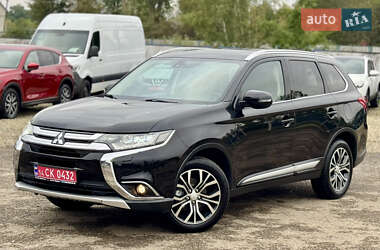 Позашляховик / Кросовер Mitsubishi Outlander 2016 в  фото 2 Позашляховик / Кросовер Mitsubishi Outlander 2016 в