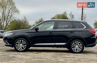 Позашляховик / Кросовер Mitsubishi Outlander 2016 в  фото 14 Позашляховик / Кросовер Mitsubishi Outlander 2016 в