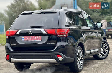 Позашляховик / Кросовер Mitsubishi Outlander 2016 в  фото 18 Позашляховик / Кросовер Mitsubishi Outlander 2016 в