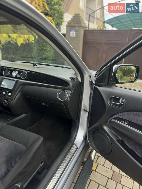 Внедорожник / Кроссовер Mitsubishi Outlander 2003 в Одессе фото 12 Внедорожник / Кроссовер Mitsubishi Outlander 2003 в Одессе