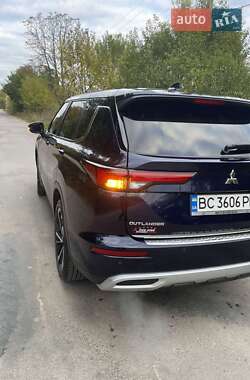 Позашляховик / Кросовер Mitsubishi Outlander 2021 в  фото 3 Позашляховик / Кросовер Mitsubishi Outlander 2021 в
