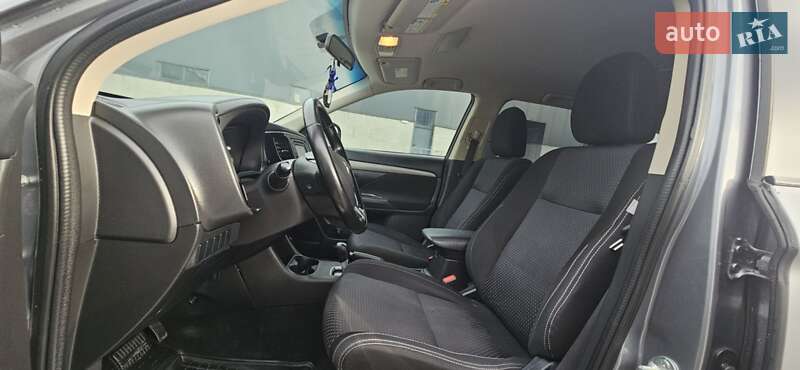Внедорожник / Кроссовер Mitsubishi Outlander 2015 в Киеве фото 12 Внедорожник / Кроссовер Mitsubishi Outlander 2015 в Киеве