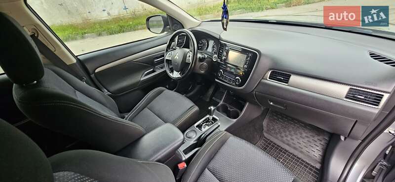 Внедорожник / Кроссовер Mitsubishi Outlander 2015 в Киеве фото 32 Внедорожник / Кроссовер Mitsubishi Outlander 2015 в Киеве