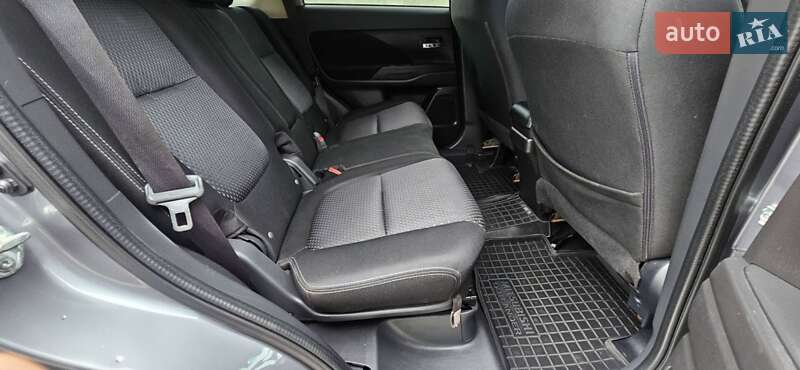 Внедорожник / Кроссовер Mitsubishi Outlander 2015 в Киеве фото 26 Внедорожник / Кроссовер Mitsubishi Outlander 2015 в Киеве