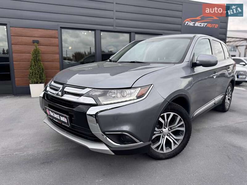 Позашляховик / Кросовер Mitsubishi Outlander 2018 в  фото Позашляховик / Кросовер Mitsubishi Outlander 2018 в