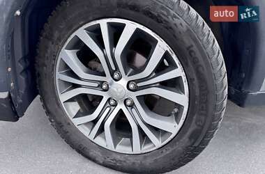 Позашляховик / Кросовер Mitsubishi Outlander 2018 в  фото 13 Позашляховик / Кросовер Mitsubishi Outlander 2018 в