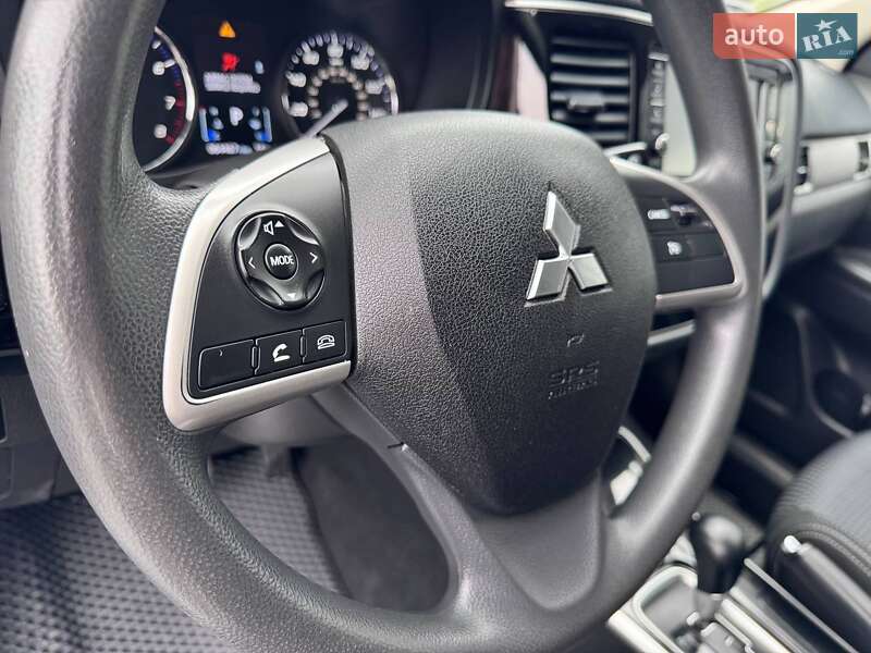 Внедорожник / Кроссовер Mitsubishi Outlander 2018 в Ровно фото 17 Внедорожник / Кроссовер Mitsubishi Outlander 2018 в Ровно