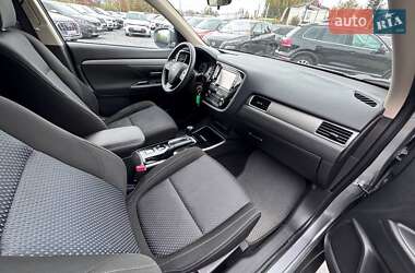 Позашляховик / Кросовер Mitsubishi Outlander 2018 в  фото 33 Позашляховик / Кросовер Mitsubishi Outlander 2018 в