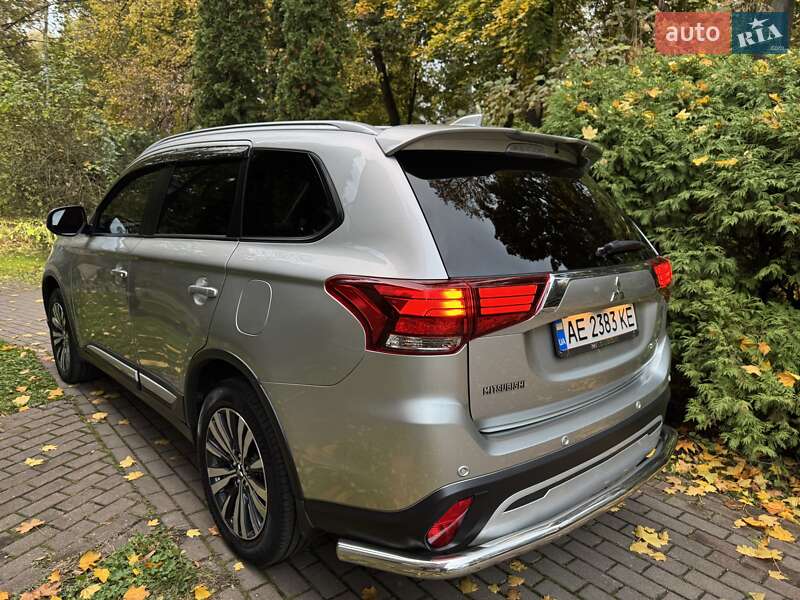 Позашляховик / Кросовер Mitsubishi Outlander 2018 в Києві