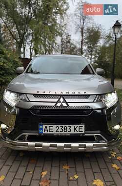 Внедорожник / Кроссовер Mitsubishi Outlander 2018 в 