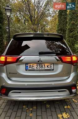 Внедорожник / Кроссовер Mitsubishi Outlander 2018 в 