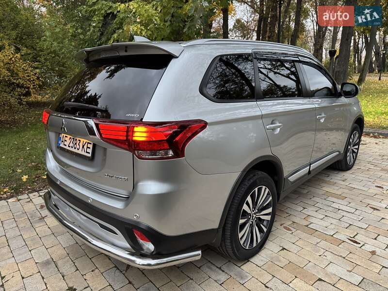 Позашляховик / Кросовер Mitsubishi Outlander 2018 в Києві