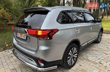 Внедорожник / Кроссовер Mitsubishi Outlander 2018 в 