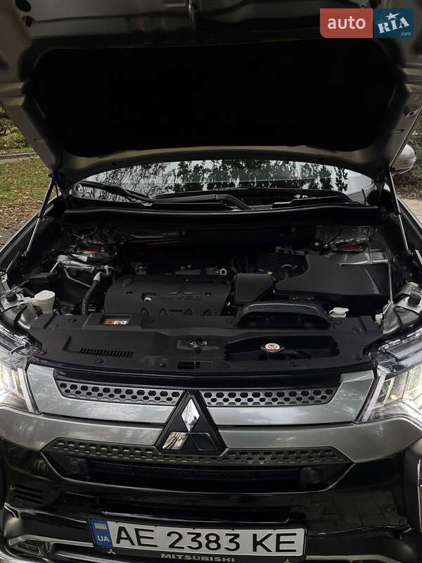 Позашляховик / Кросовер Mitsubishi Outlander 2018 в Києві