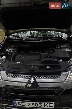 Внедорожник / Кроссовер Mitsubishi Outlander 2018 в 