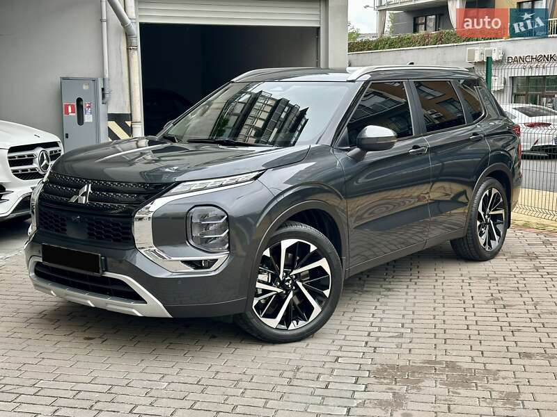 Внедорожник / Кроссовер Mitsubishi Outlander 2024 в 