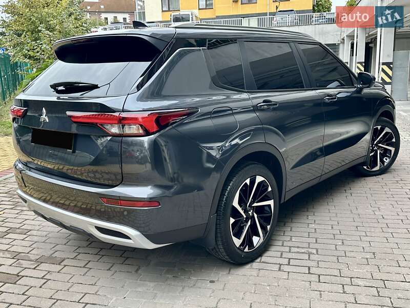 Позашляховик / Кросовер Mitsubishi Outlander 2024 в Києві