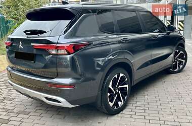 Внедорожник / Кроссовер Mitsubishi Outlander 2024 в 
