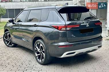 Внедорожник / Кроссовер Mitsubishi Outlander 2024 в 